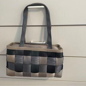 Harvey’s Seat Belt purse